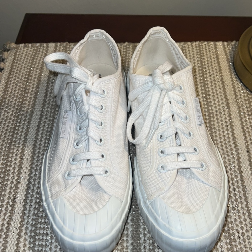 Superga Women’s White Canvas Sneakers Size 8 - Picture 2 of 6
